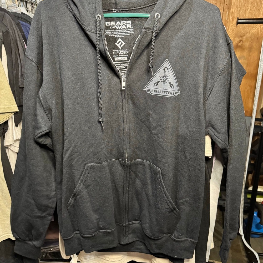 Gears of War zip up hoodie NWOT size medium